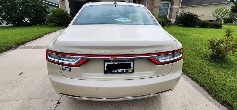 2018 Lincoln Continental 10th Gen - Image 3 of 12