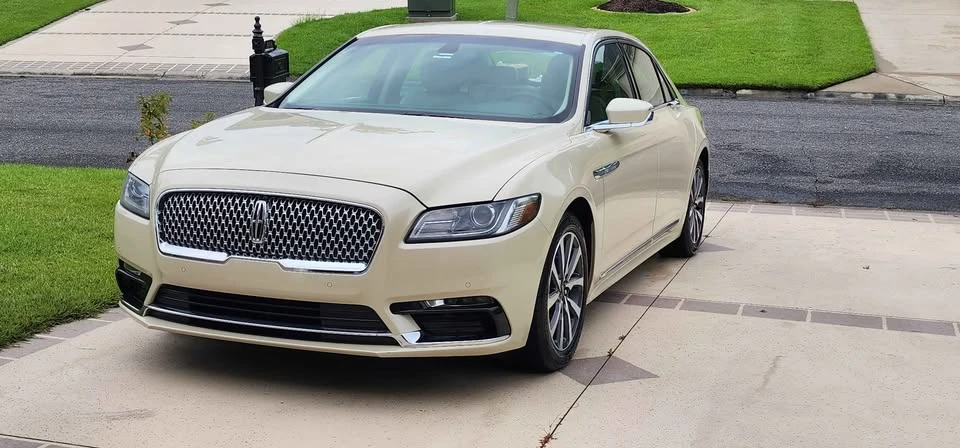 2018 Lincoln Continental 10th Gen - Image 2 of 12