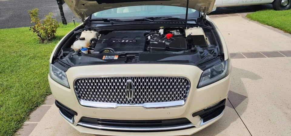 2018 Lincoln Continental 10th Gen - Image 8 of 12