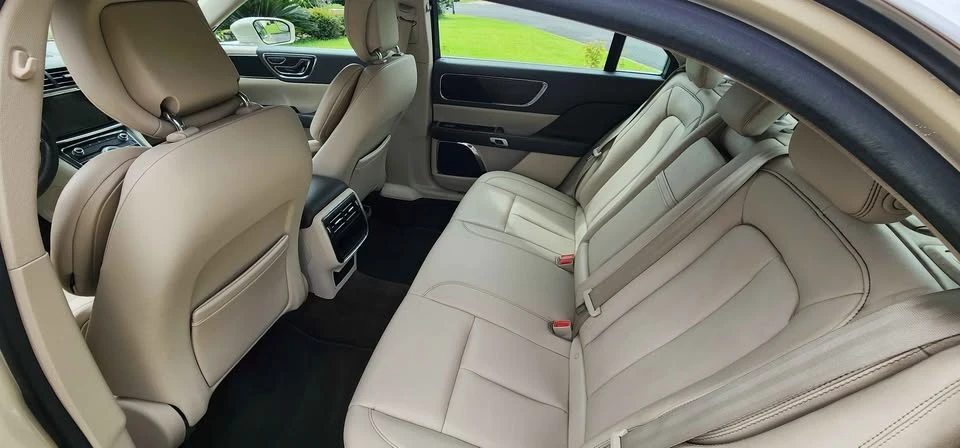 2018 Lincoln Continental 10th Gen - Image 7 of 12