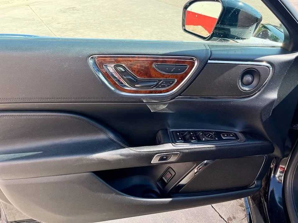 2018 Lincoln Continental 10th Gen - Image 13 of 19
