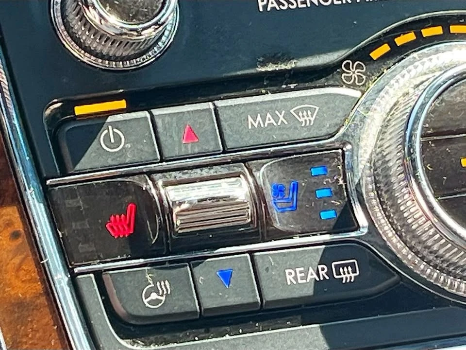 2018 Lincoln Continental 10th Gen - Image 15 of 19