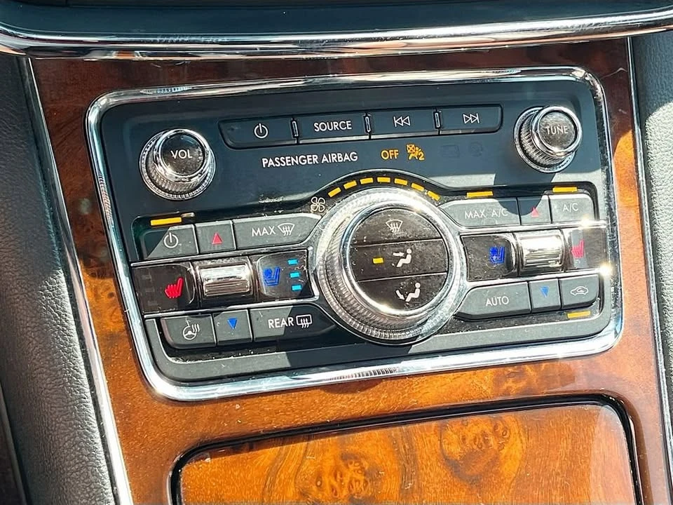 2018 Lincoln Continental 10th Gen - Image 12 of 19
