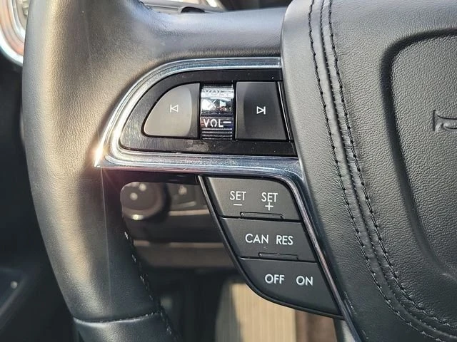 2018 Lincoln Continental 10th Gen - Image 17 of 20