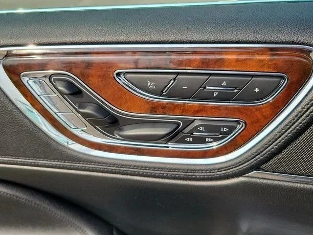 2018 Lincoln Continental 10th Gen - Image 9 of 18