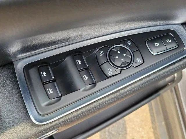 2018 Lincoln Continental 10th Gen - Image 11 of 18