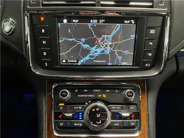 2018 Lincoln Continental 10th Gen - Image 13 of 20