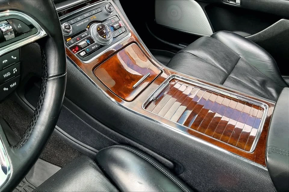 2018 Lincoln Continental 10th Gen - Image 14 of 20