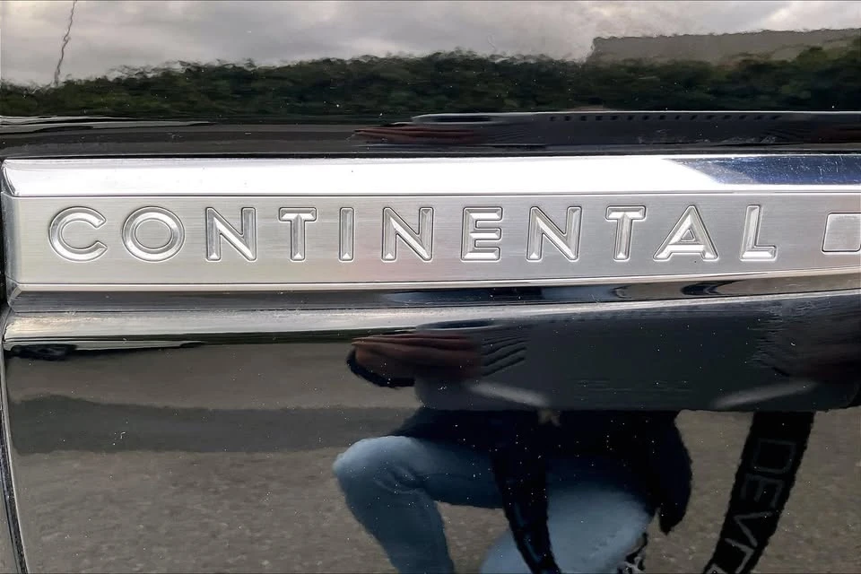 2018 Lincoln Continental 10th Gen - Image 8 of 20