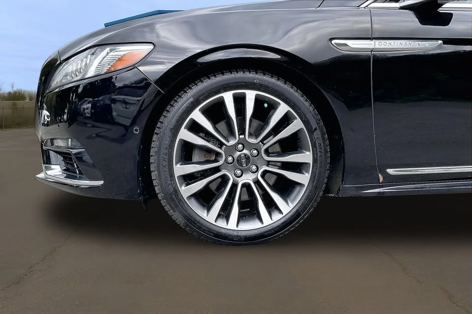 2018 Lincoln Continental 10th Gen - Image 9 of 20