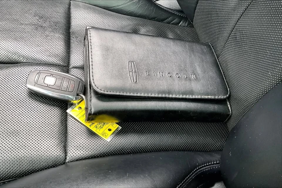 2018 Lincoln Continental 10th Gen - Image 10 of 20