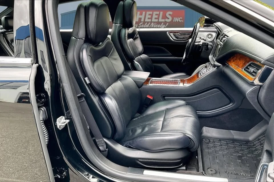 2018 Lincoln Continental 10th Gen - Image 7 of 20