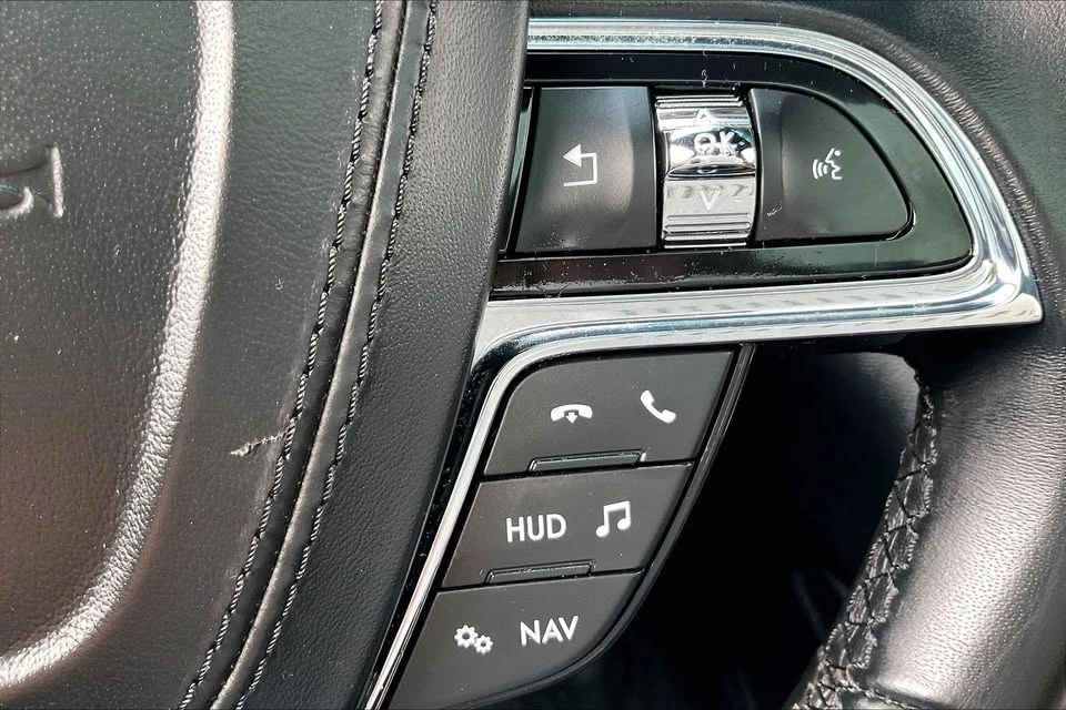 2018 Lincoln Continental 10th Gen - Image 18 of 20