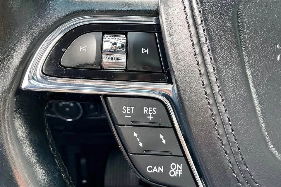 2018 Lincoln Continental 10th Gen - Image 17 of 20
