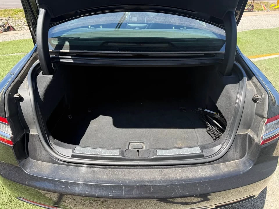 2018 Lincoln Continental 10th Gen - Image 9 of 13