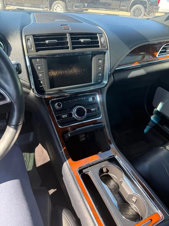 2018 Lincoln Continental 10th Gen - Image 4 of 6