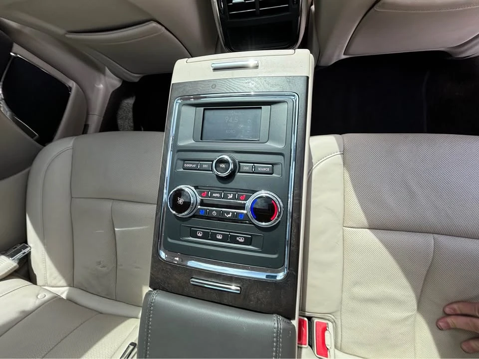 2018 Lincoln Continental 10th Gen - Image 12 of 14