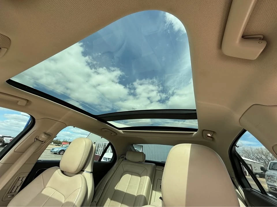 2018 Lincoln Continental 10th Gen - Image 11 of 14