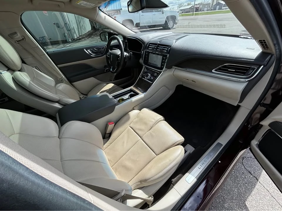 2018 Lincoln Continental 10th Gen - Image 9 of 14