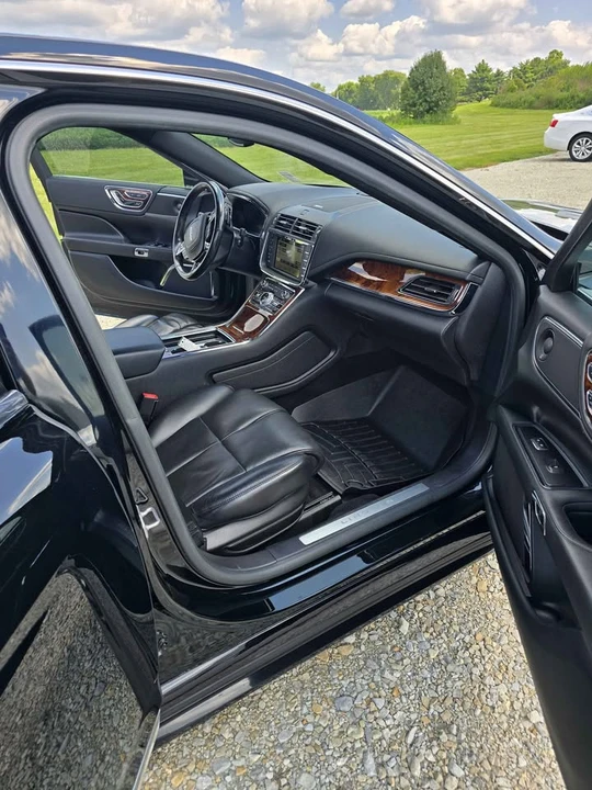 2018 Lincoln Continental 10th Gen - Image 11 of 13