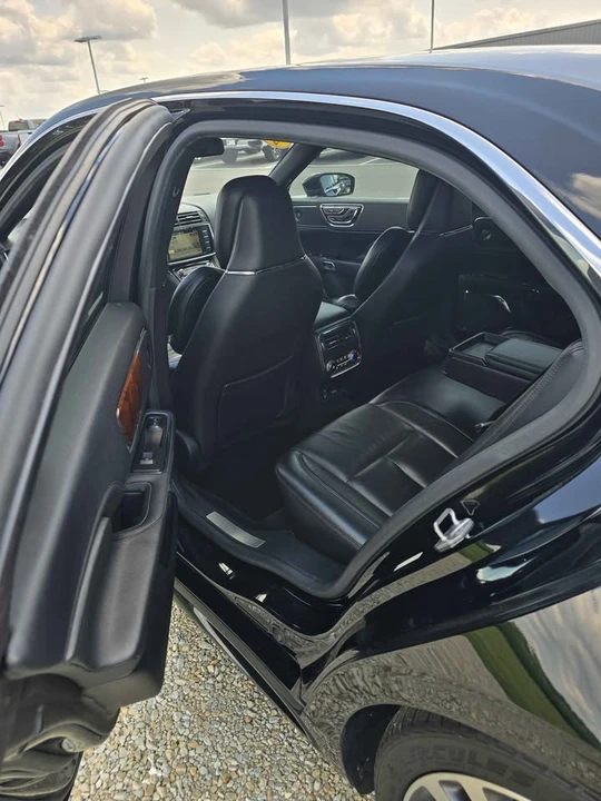 2018 Lincoln Continental 10th Gen - Image 5 of 13