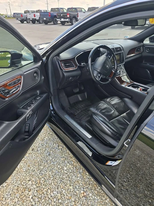 2018 Lincoln Continental 10th Gen - Image 3 of 13