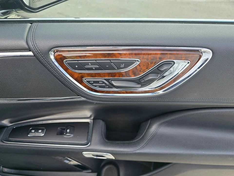 2018 Lincoln Continental 10th Gen - Image 12 of 13