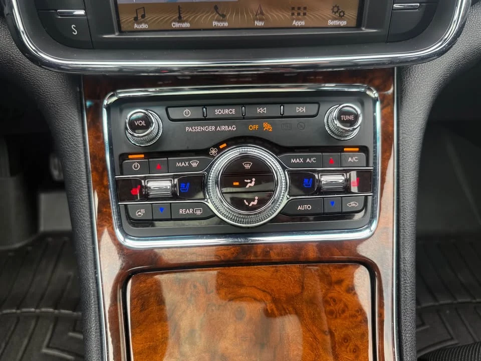 2018 Lincoln Continental 10th Gen - Image 13 of 20