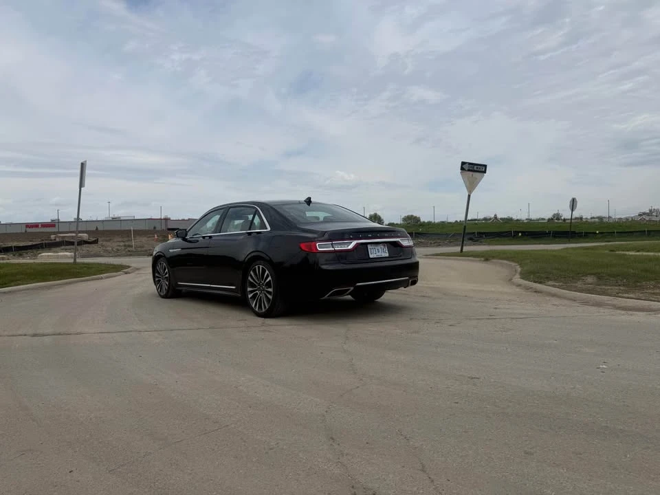 2018 Lincoln Continental 10th Gen - Image 4 of 20