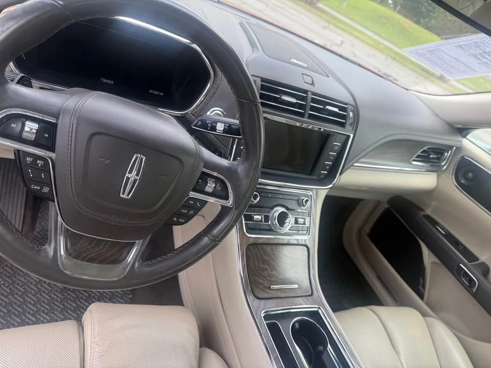 2018 Lincoln Continental 10th Gen - Image 9 of 13