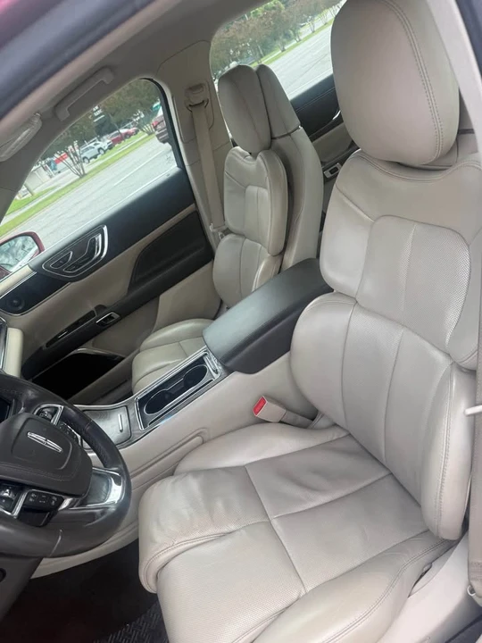 2018 Lincoln Continental 10th Gen - Image 10 of 13