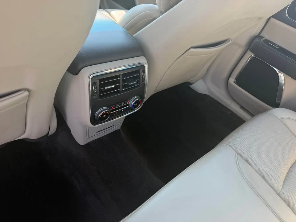 2018 Lincoln Continental 10th Gen - Image 10 of 15