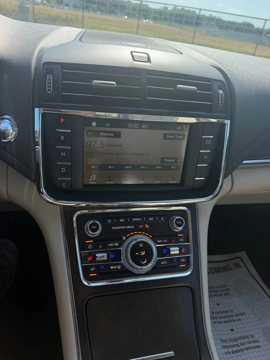 2018 Lincoln Continental 10th Gen - Image 12 of 15
