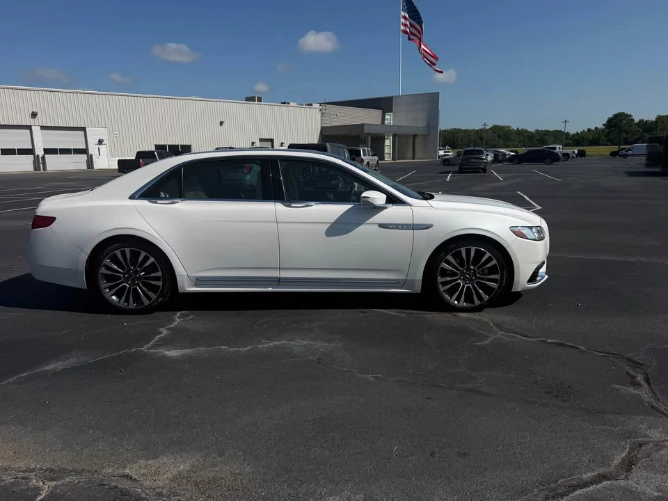 2018 Lincoln Continental 10th Gen - Image 4 of 15