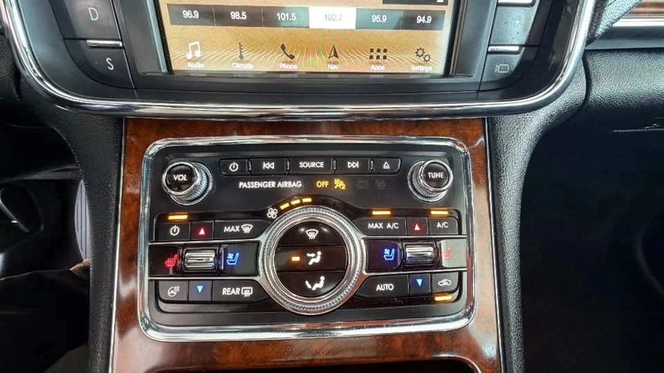 2018 Lincoln Continental 10th Gen - Image 14 of 19