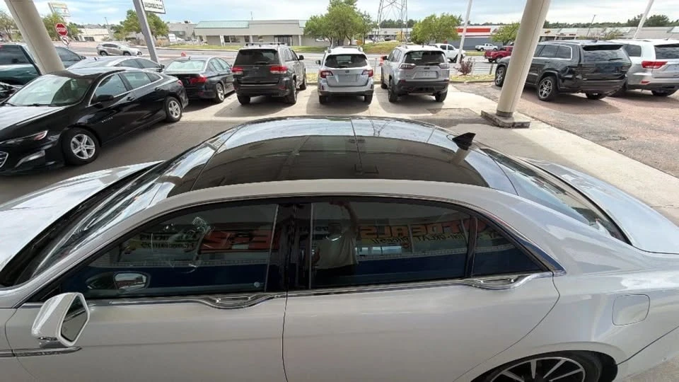 2018 Lincoln Continental 10th Gen - Image 9 of 19