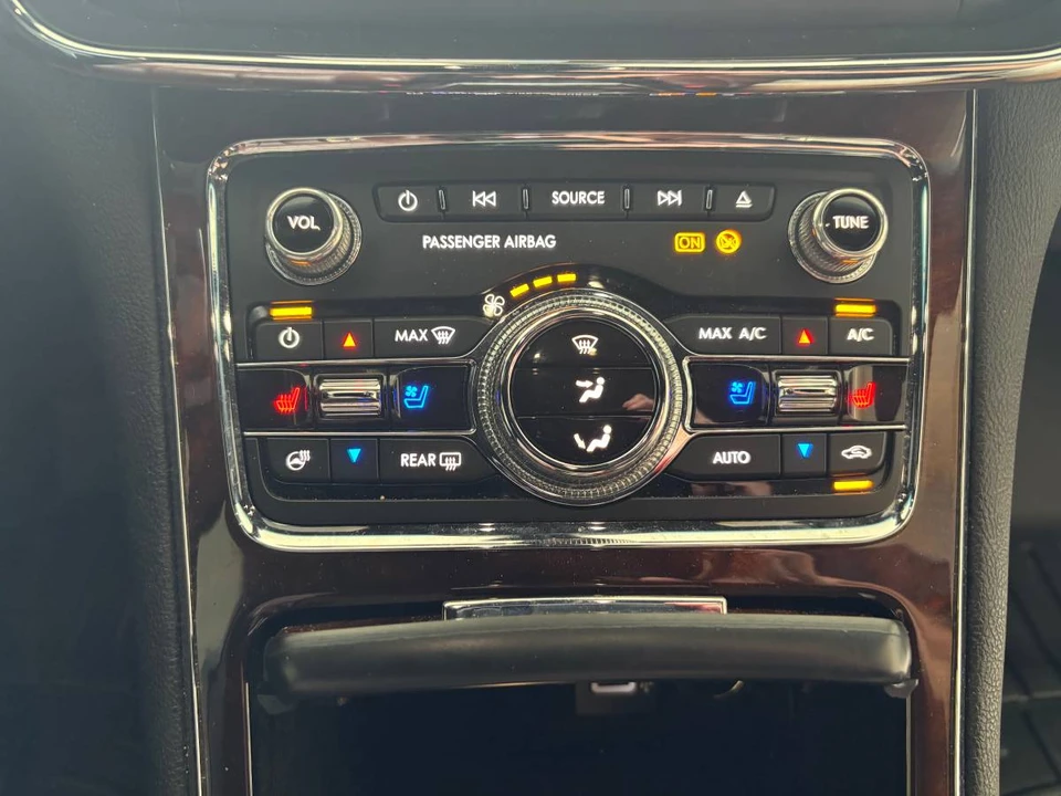 2018 Lincoln Continental 10th Gen - Image 9 of 14
