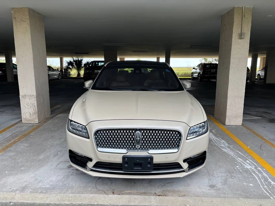 2018 Lincoln Continental 10th Gen - Image 2 of 14