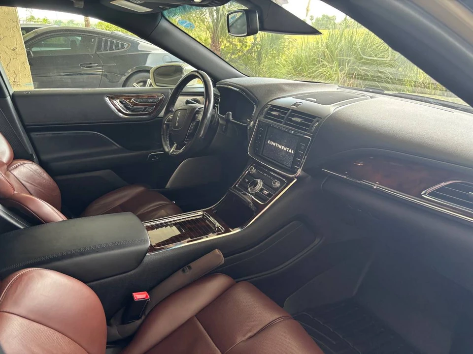 2018 Lincoln Continental 10th Gen - Image 5 of 14