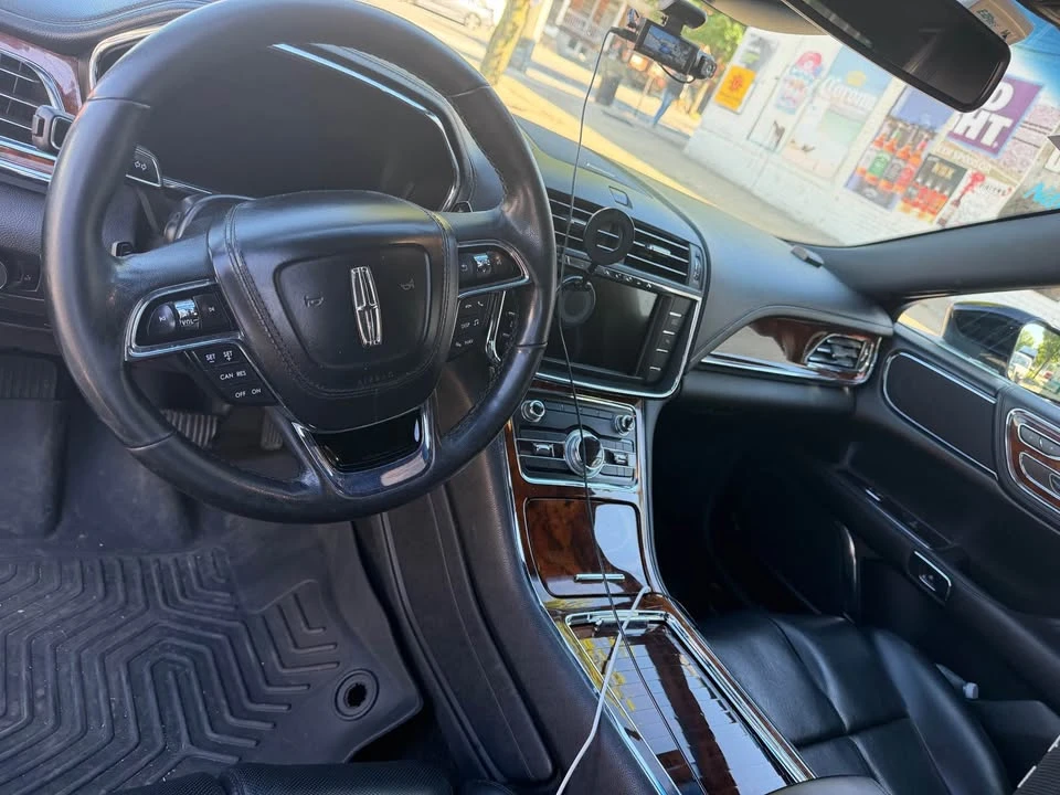 2018 Lincoln Continental 10th Gen - Image 7 of 10
