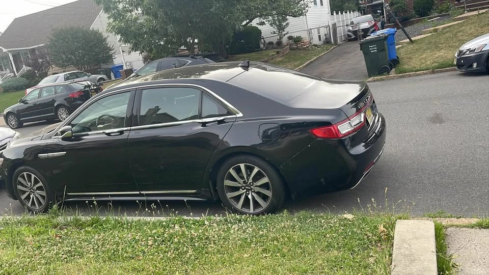 2018 Lincoln Continental 10th Gen - Image 2 of 8