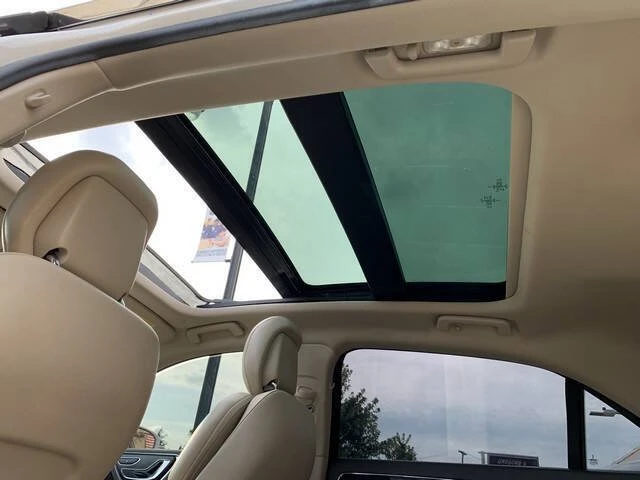2018 Lincoln Continental 10th Gen - Image 14 of 18