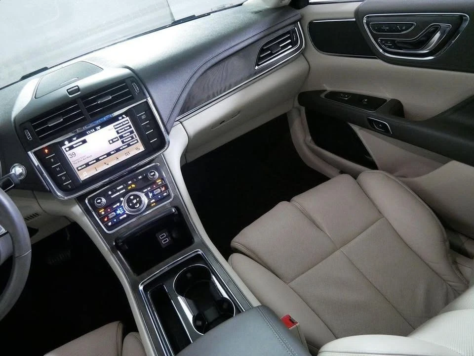 2018 Lincoln Continental 10th Gen - Image 11 of 20