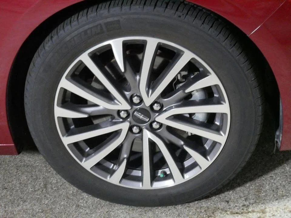 2018 Lincoln Continental 10th Gen - Image 15 of 20