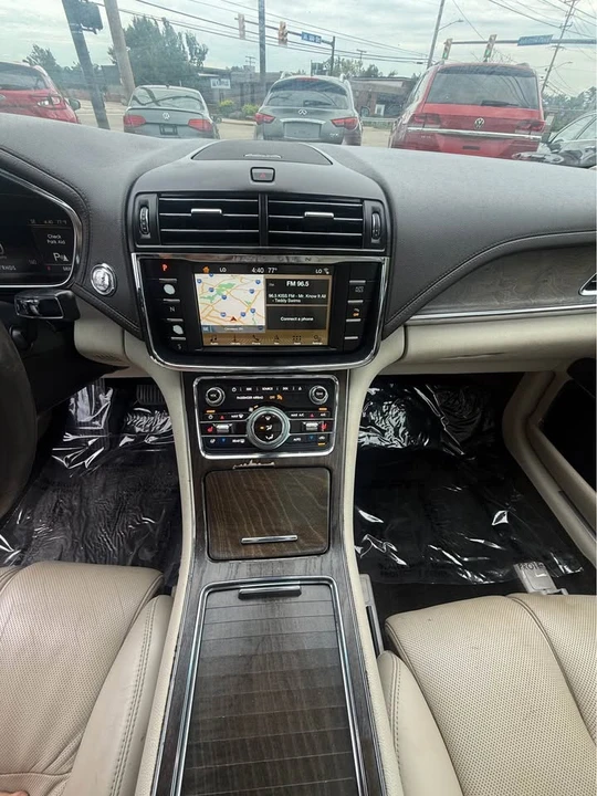 2018 Lincoln Continental 10th Gen - Image 13 of 14