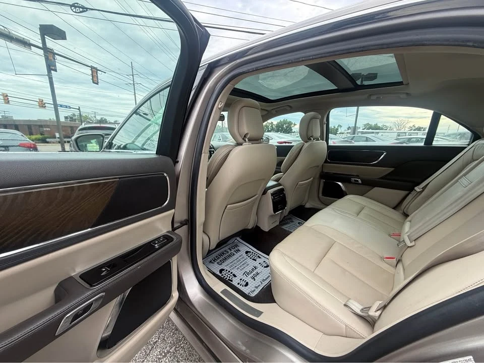 2018 Lincoln Continental 10th Gen - Image 9 of 14