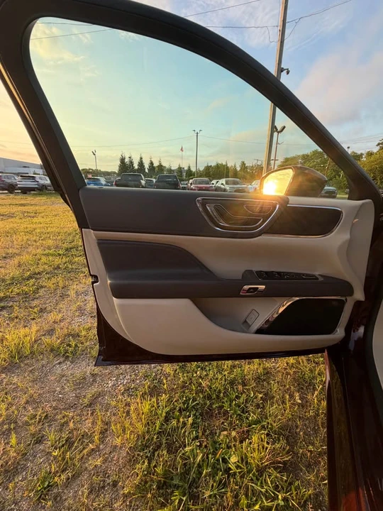 2018 Lincoln Continental 10th Gen - Image 11 of 11