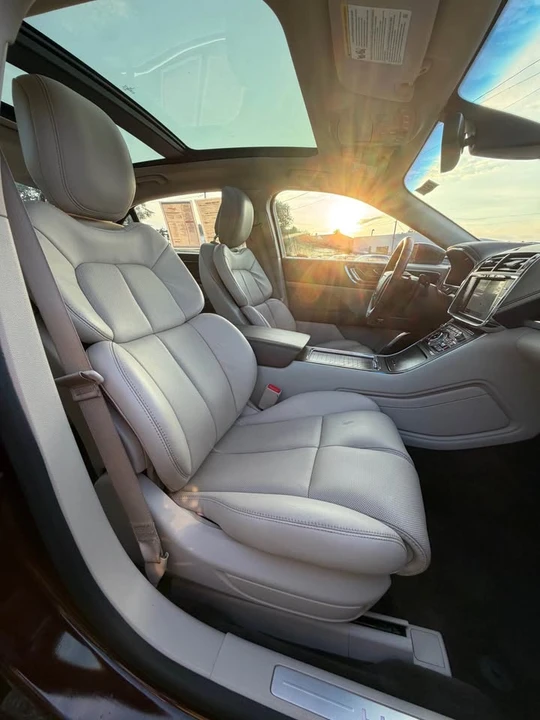 2018 Lincoln Continental 10th Gen - Image 5 of 11