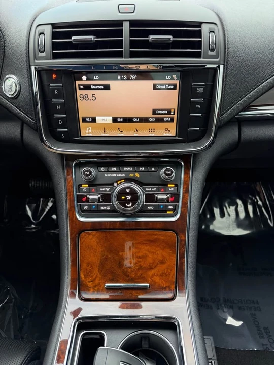 2018 Lincoln Continental 10th Gen - Image 10 of 10