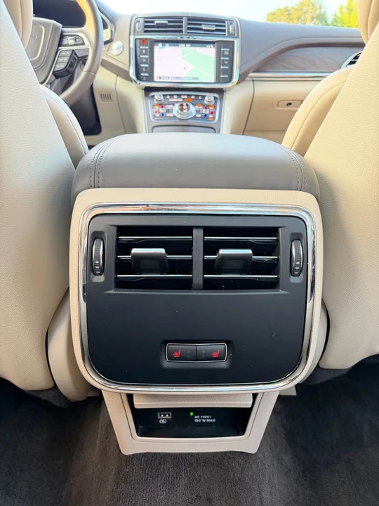 2018 Lincoln Continental 10th Gen - Image 8 of 11